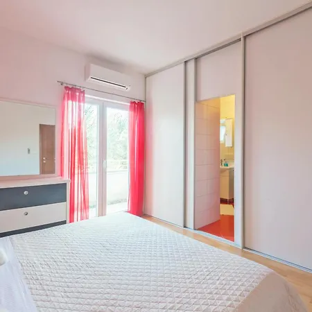 Apartment Stipe *