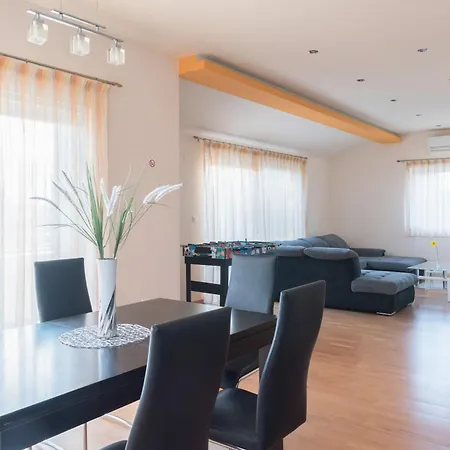 Apartment Stipe Sukosan